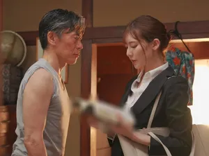 Một gái mại dâm Hàn Quốc lén chụp ảnh ông chủ ~ quan hệ với Xiru, một cô giáo mẫu giáo dễ thương mới bước vào xã hội, thích cười, đã bị bắt gặp đang chụp ảnh lén và phải chấm dứt quan hệ tình dục...
